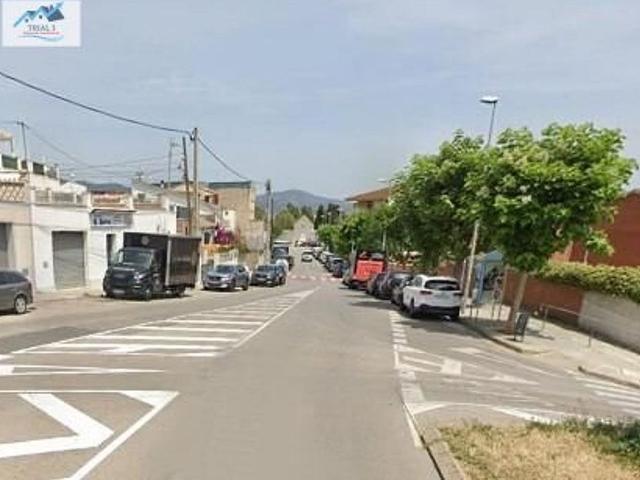 Chalet en venta en calle De Linares, Sant Vicenç dels Horts, de 55 m² 4 habitaciones por 182.000