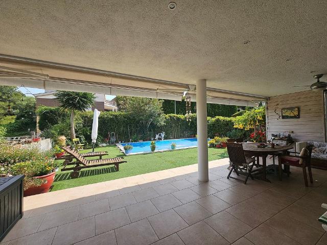 Chalet en venta en calle De Lluís Millet, Tarragona, de 429 m² 7 habitaciones por 330.000