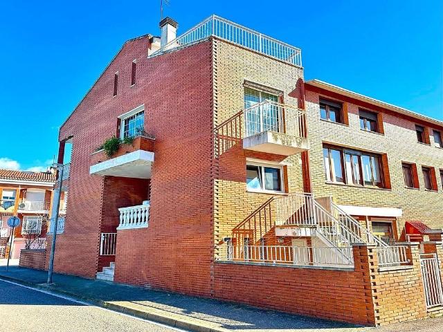 Chalet en venta en calle De Llorenç Villalonga, Granollers, de 240 m² 4 habitaciones por 469.000