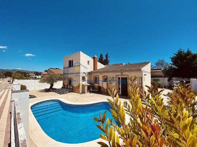 Chalet en venta en calle De Montagut, Ametlla de Mar, l´, de 121 m² 4 habitaciones por 350.000