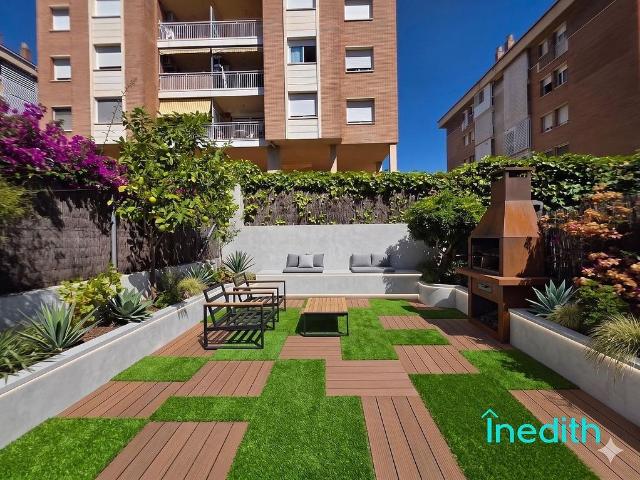 Chalet en venta en calle De Margarida Xirgu, Viladecans, de 160 m² 5 habitaciones por 568.000