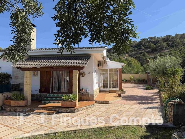 Casa adosada en venta en calle De Meritxell, Roda de Barà, de 106 m² 2 habitaciones por 255.000