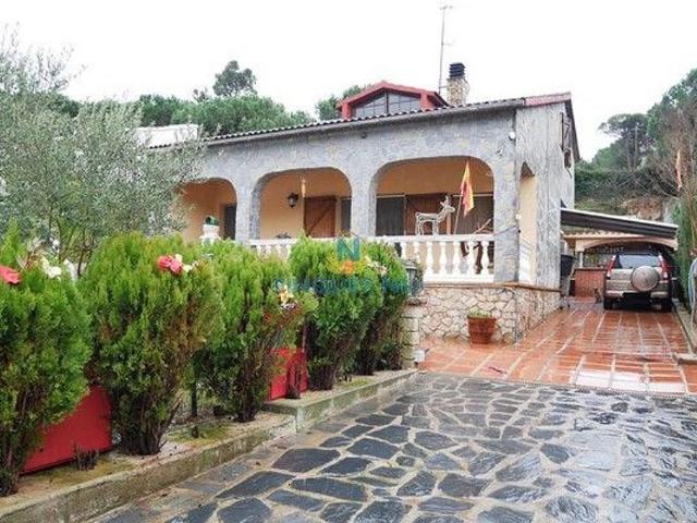 Chalet en venta en calle De Saturn, Vidreres, de 98 m² 4 habitaciones por 285.000