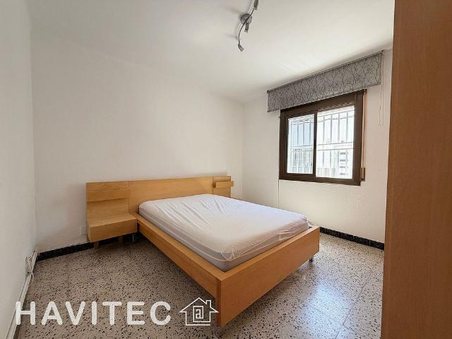 Chalet en venta en calle De Sagunt, Rubí, de 60 m² 3 habitaciones por 321.200