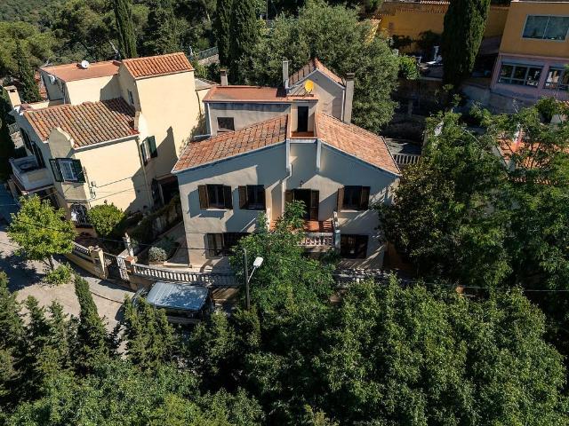 Chalet en venta en calle De Sant Cugat, Barcelona, de 190 m² 8 habitaciones por 789.000