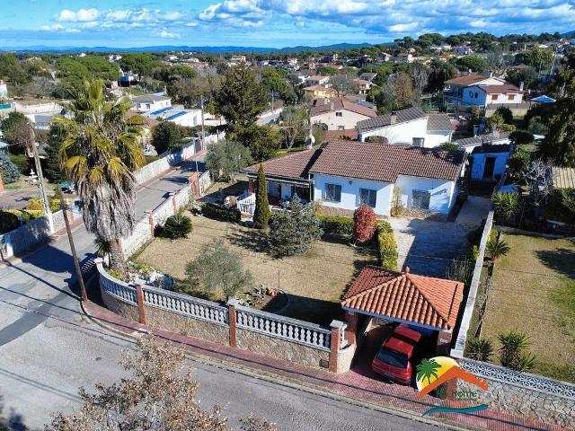 Chalet en venta en calle De Sant Miquel, Maçanet de la Selva, de 133 m² 4 habitaciones por 315.000