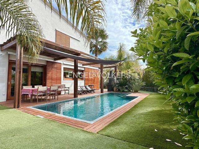 Chalet en venta en calle De Paul Cézanne, Cambrils, de 195 m² 4 habitaciones por 760.000