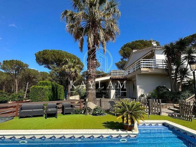 Chalet en venta en calle De Pedralta, Santa Cristina d´Aro, de 277 m² 3 habitaciones por 535.000