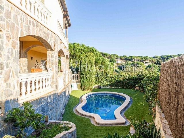 Chalet en venta en calle De Pere Boter, Tordera, de 175 m² 4 habitaciones por 490.000
