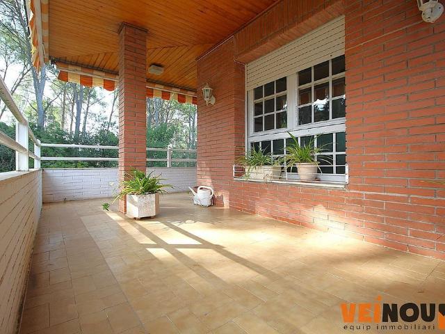 Chalet en venta en calle De Prades, Corbera de Llobregat, de 232 m² 6 habitaciones por 475.000