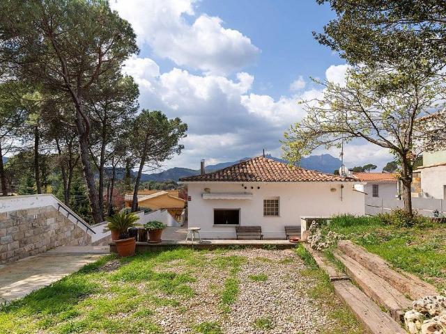 Chalet en venta en calle De Puigventós, Vacarisses, de 86 m² 3 habitaciones por 360.000