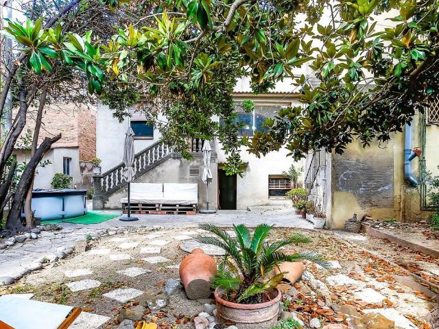 Chalet en venta en calle De Rafael Casanova, Sant Vicenç dels Horts, de 155 m² 2 habitaciones por 385.000