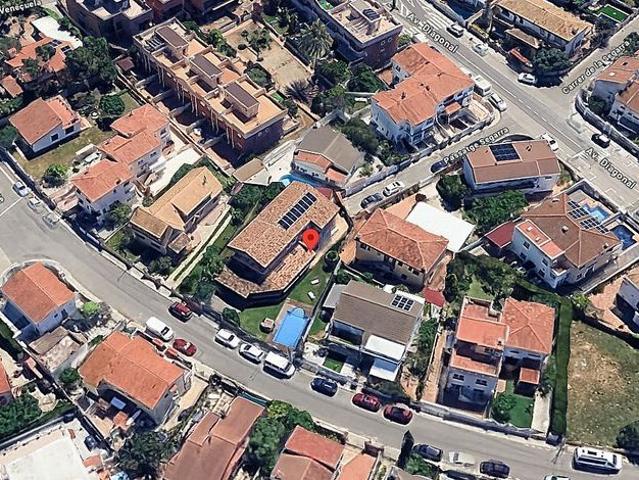 Chalet en venta en calle De Ramon de la Torre, Torredembarra, de 333 m² 4 habitaciones por 550.000