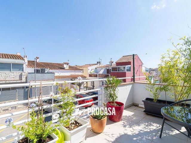 Chalet en venta en calle De Taiga, Castelló d´Empúries, de 146 m² 3 habitaciones por 239.000