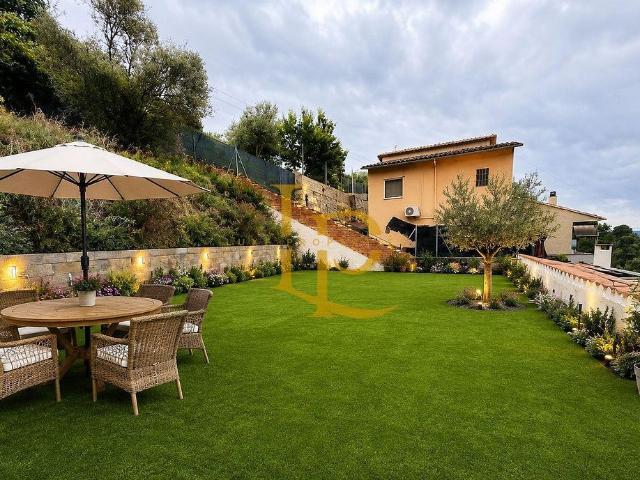 Chalet en venta en calle De Teresa de Calcuta, Rubí, de 121 m² 3 habitaciones por 299.000