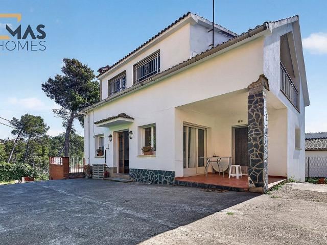 Chalet en venta en calle De Viella, Rubí, de 166 m² 4 habitaciones por 317.000