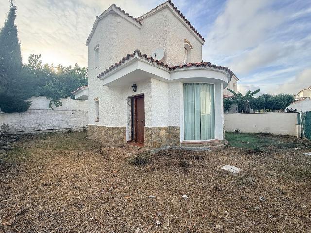 Chalet en venta en calle Deessa Isis de la, Mont Roig del Camp, de 97 m² 3 habitaciones por 230.000