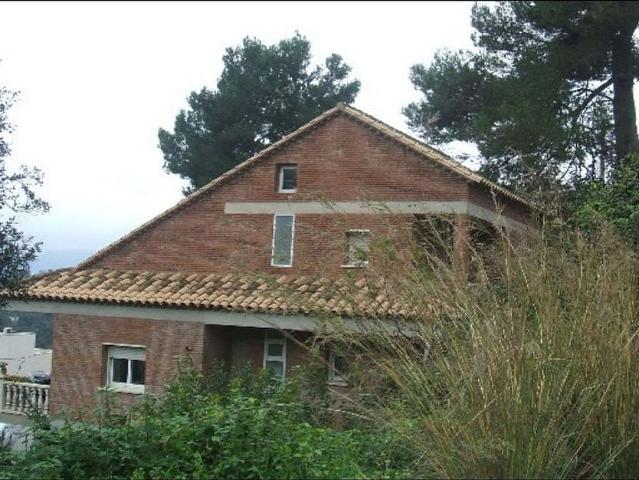 Chalet en venta en calle Del Mas Sala, Torrelles de Llobregat, de 231 m² 3 habitaciones por 260.000