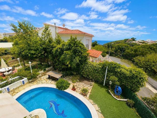 Chalet en venta en calle Del Mig, Arenys de Mar, de 182 m² 4 habitaciones por 460.000