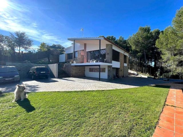 Chalet en venta en calle Del Migdia, Matadepera, de 370 m² 6 habitaciones por 775.000