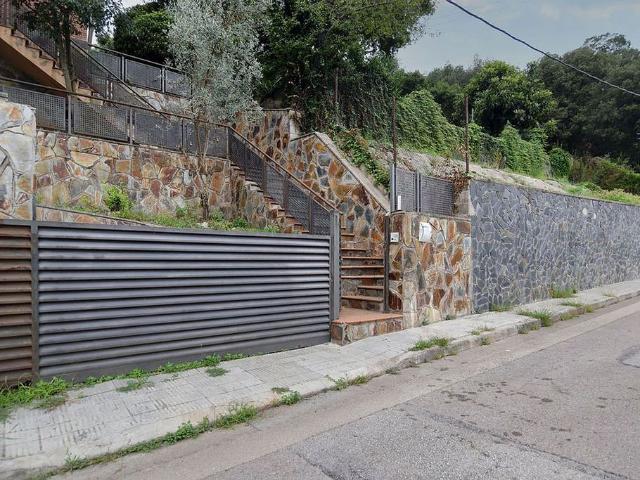 Casa adosada en venta en calle Del Baix Ebre, Santa Maria de Palautordera, de 276 m² 3 habitaciones por 349.000