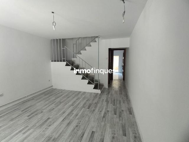 Chalet en venta en calle Del Cadí, Balaguer, de 80 m² 3 habitaciones por 150.000