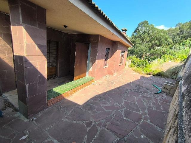 Chalet en venta en calle Del Canigó, Ametlla del Vallès, l´, de 167 m² 3 habitaciones por 321.000
