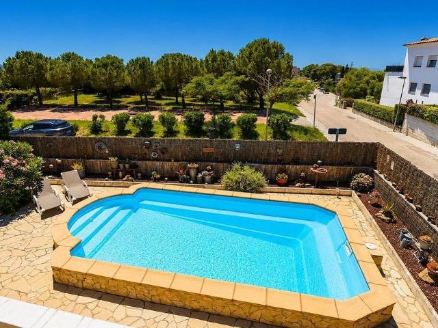 Chalet en venta en calle Del Castanyer, Roses, de 125 m² 4 habitaciones por 475.000