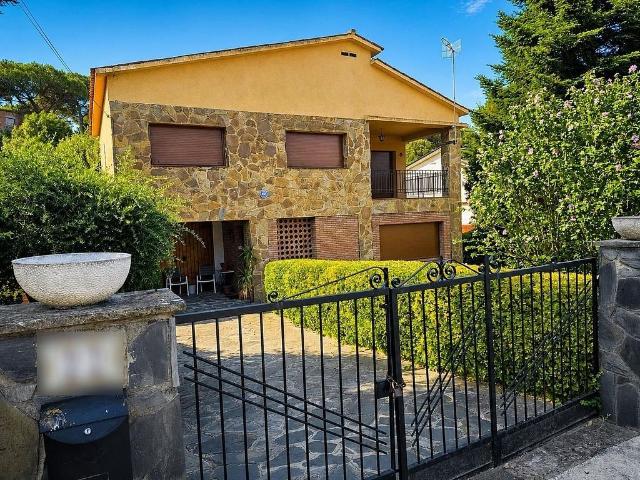 Chalet en venta en calle Del Llinars, Sant Pere de Vilamajor, de 114 m² 5 habitaciones por 395.000