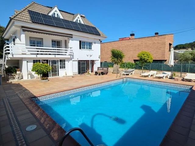 Chalet en venta en calle Del Pi, Blanes, de 130 m² 5 habitaciones por 536.000