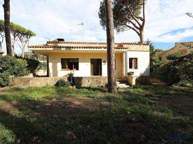 Chalet en venta en calle Del Pla de la Pinassa, Santa Cristina d´Aro, de 104 m² 3 habitaciones por 295.000