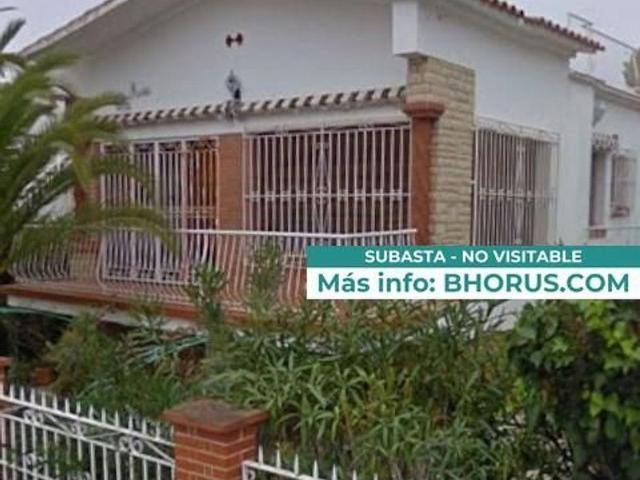 Chalet en venta en calle Del Pont, Torredembarra, de 187 m² 4 habitaciones por 93.800