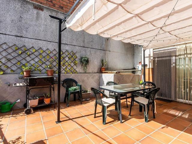Chalet en venta en calle Del Remei, Sabadell, de 113 m² 4 habitaciones por 259.000