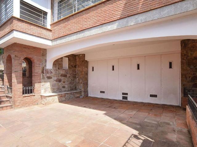 Chalet en venta en calle Del Sant Crist, Cabrils, de 1.393 m² 6 habitaciones por 760.000