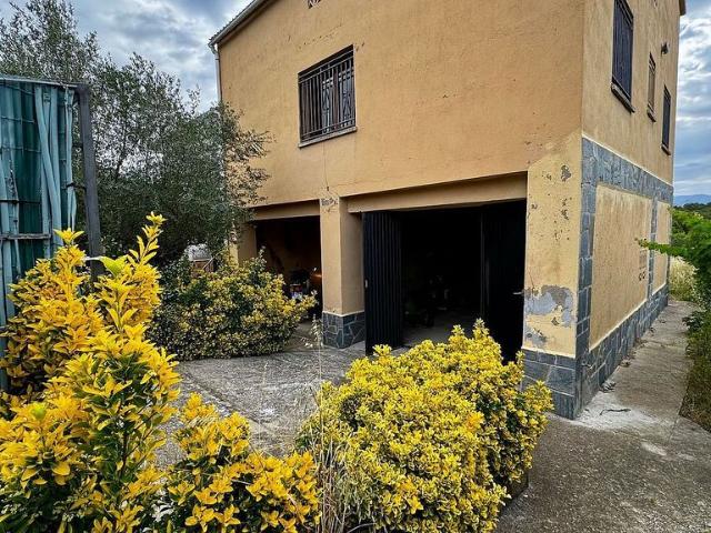 Chalet en venta en calle Del Teatre, Castellgalí, de 112 m² 3 habitaciones por 200.000