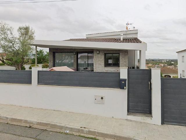 Chalet en venta en Albinyana, de 200 m² 5 habitaciones por 518.000