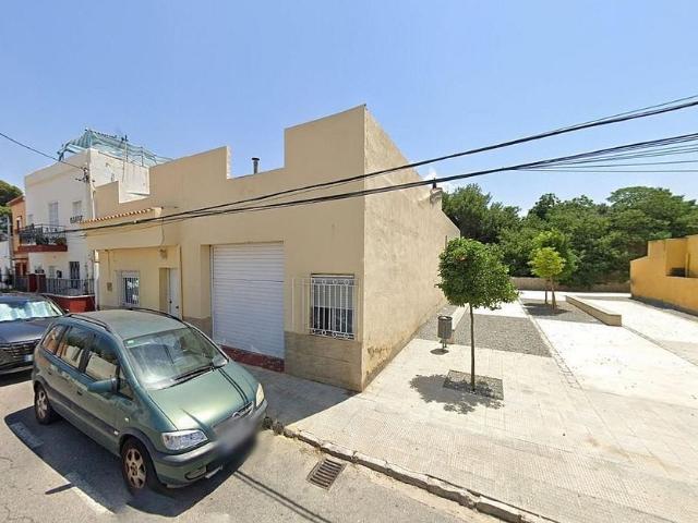 Chalet en venta en calle Del Teide, Reus, de 90 m² 3 habitaciones por 121.000