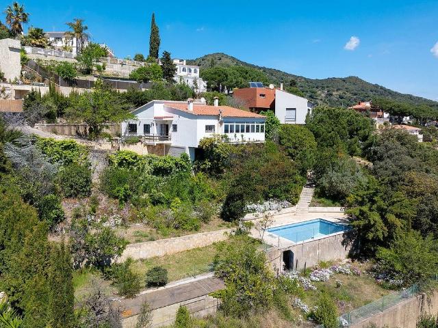 Chalet en venta en calle Del Vallespir, Alella, de 193 m² 3 habitaciones por 630.000