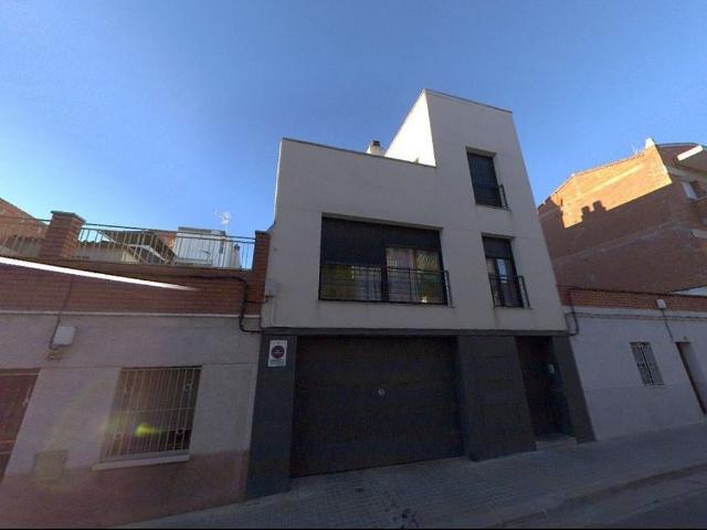 Chalet en venta en calle Del Vinhamala, Sabadell, de 225 m² 4 habitaciones por 255.200