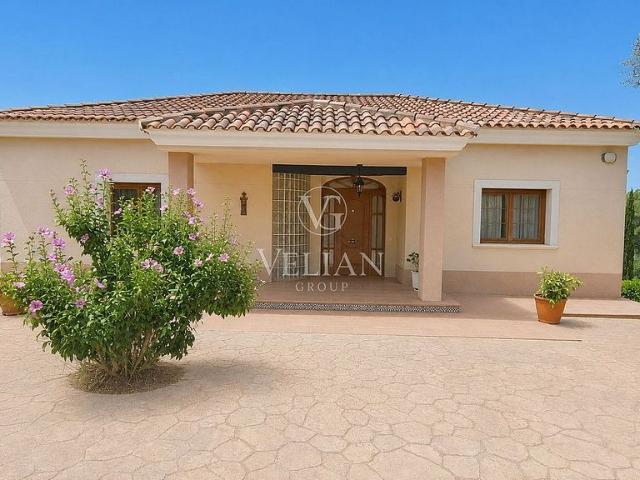 Chalet en venta en calle Del Xarxet, Vilanova del Vallès, de 223 m² 5 habitaciones por 675.000