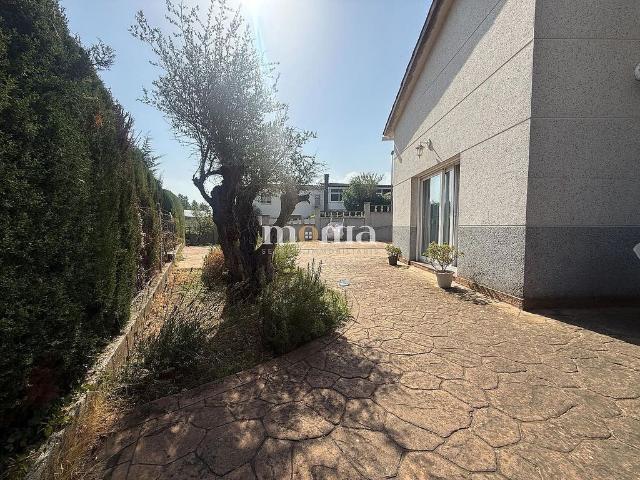 Chalet en venta en calle Dels Pins, Montornès del Vallès, de 93 m² 4 habitaciones por 415.000
