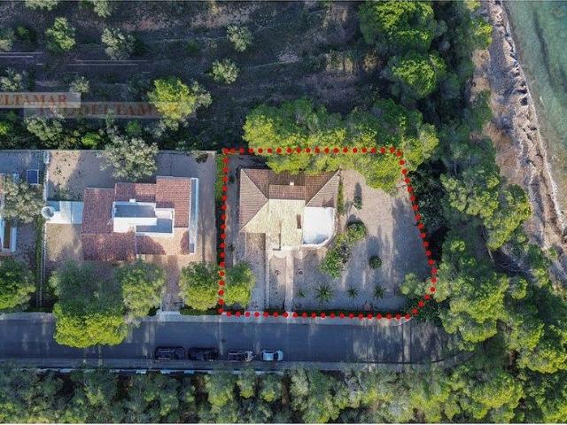 Chalet en venta en calle Dels Pins, Ampolla, l´, de 290 m² 4 habitaciones por 599.000