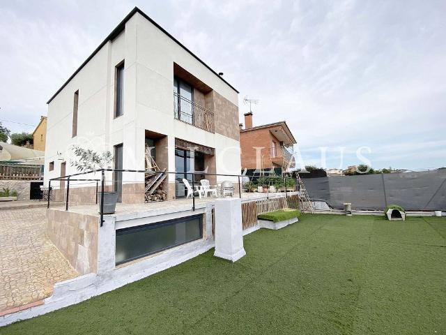 Chalet en venta en calle D'enric Morera, Lliçà d´Amunt, de 150 m² 3 habitaciones por 480.000