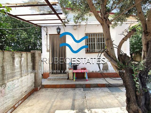 Chalet en venta en calle Enric Morera, Rubí, de 37 m² 1 habitación por 240.000