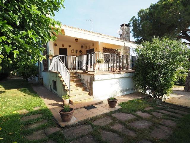 Chalet en venta en calle Eje del Congost, Canovelles, de 88 m² 4 habitaciones por 435.000