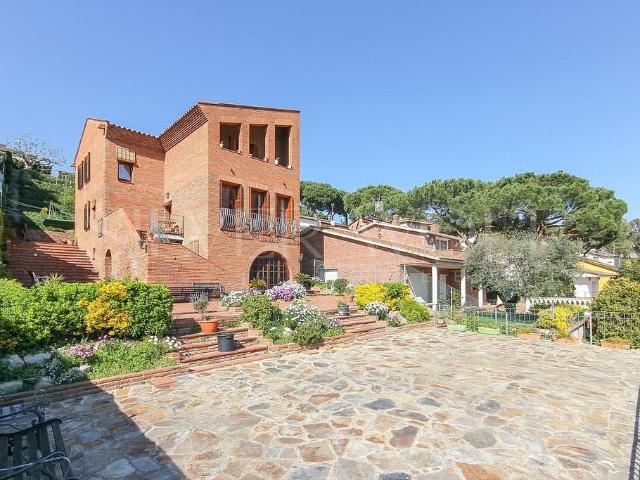 Chalet en venta en calle El Sol, Sant Fost de Campsentelles, de 364 m² 5 habitaciones por 630.000