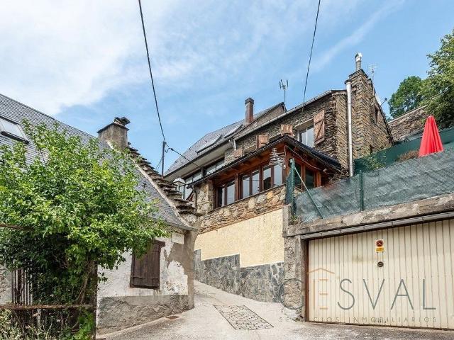 Chalet en venta en calle Escolans, Canejan, de 113 m² 4 habitaciones por 170.000