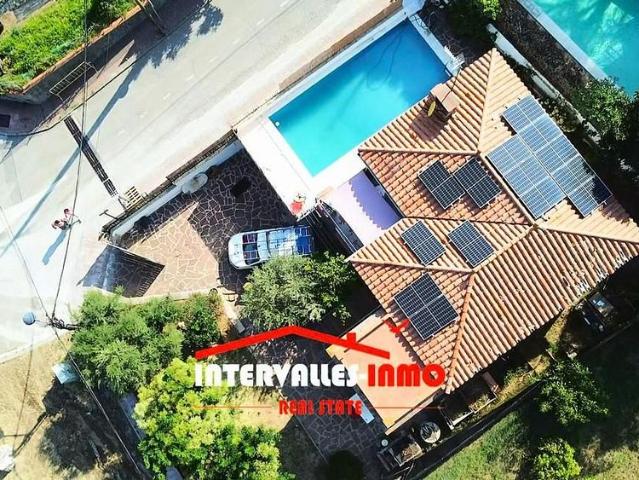 Chalet en venta en calle Eugeni D'ors, Caldes de Montbui, de 198 m² 3 habitaciones por 350.000