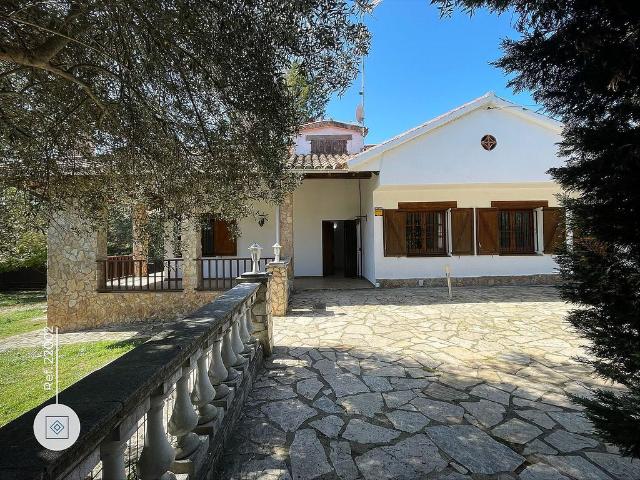 Chalet en venta en calle Font Martina, Caldes de Malavella, de 176 m² 3 habitaciones por 325.000