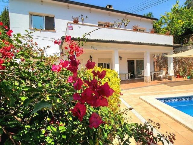 Chalet en venta en calle Font St Llorenc, Lloret de Mar, de 143 m² 3 habitaciones por 450.000